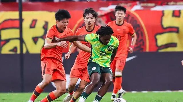 而国足此前, 不太常规的, 印度队才能