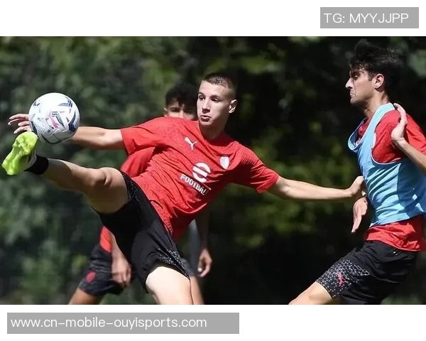 米兰中锋8场0进球！阿莱格里赛中咆哮弟子：醒醒！你在梦游吗？